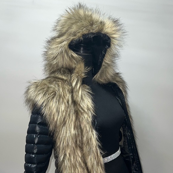 SNOWMAN NY Dual Puffer Jacket and Vest Size US Small
Purchase Price $750 + HST - Picture 3 of 3